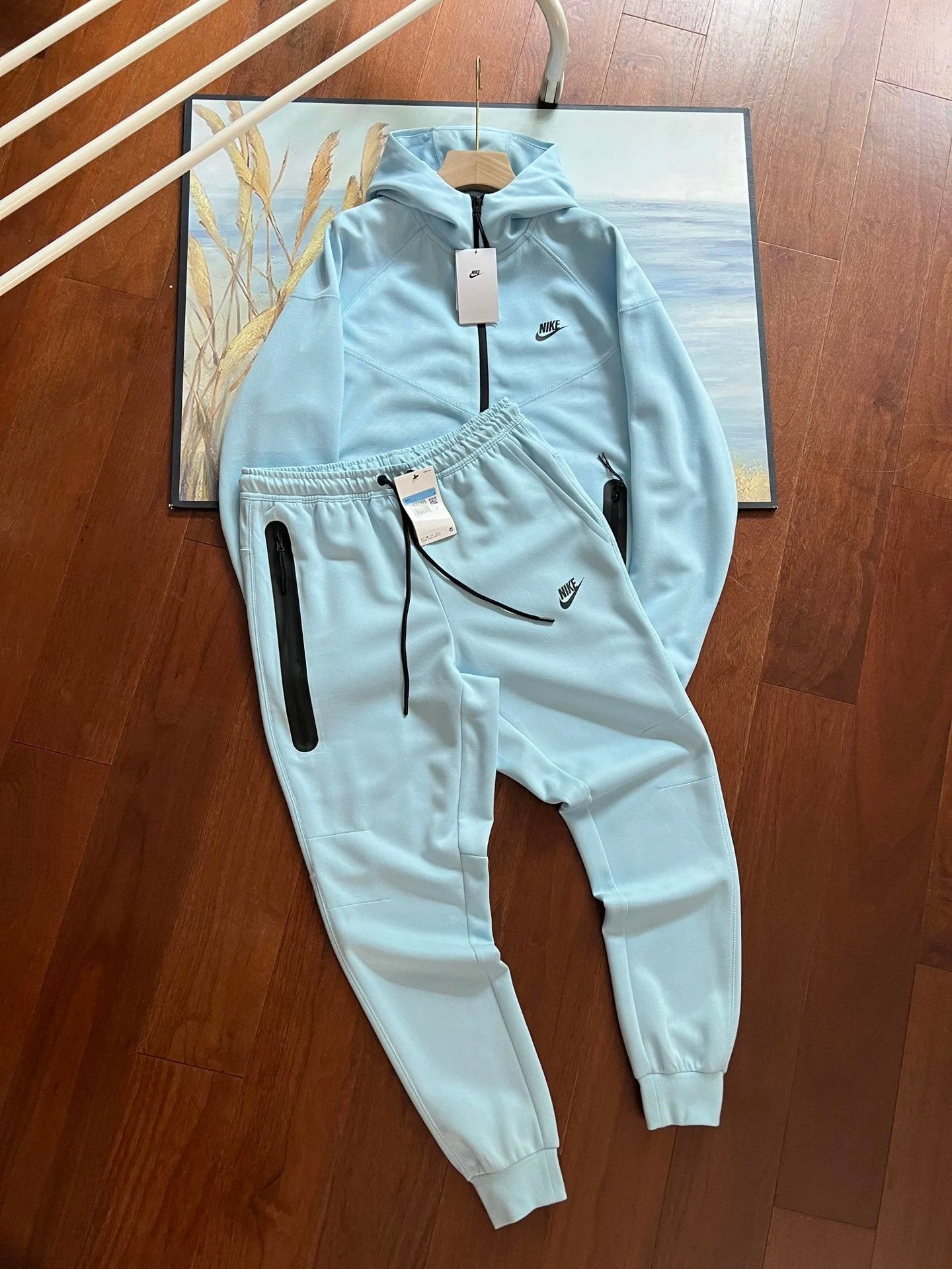 Nike tech